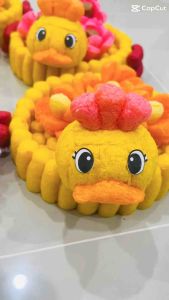 กระทงอาหารปลา เป็ดใส่ดอกไม้ ฟรีธูปเทียน พร้อมลอย ขนาดใหญ่ 8นิ้ว