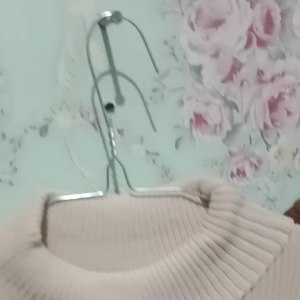 Sweater Kerah Tinggi Wanita: Desain Fashionable & Nyaman untuk Musim Dingin