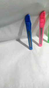 Pisau Cutter platik ukuran kecil warna biru hijau kuning pink