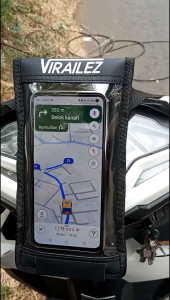 Holder Hp Motor Ada Lubang Cas Bahan Kulit Sintetis Anti Air Layar Sentuh Normal