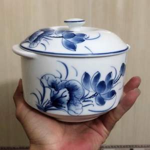 Thố sứ chàm có nắp đậy ( Âu sứ ) 650ml hoạ tiết Hoa Sen sắc nét