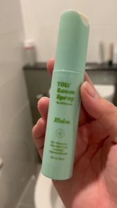 Toly Room Spray น้ำหอมดับกลิ่นห้องน้ำแบบพกพา น้ำหอมฉีดส้วม น้ำหอมปรับอากาศโดยลารัญจวน หอมนาน เข้มข้น30มล