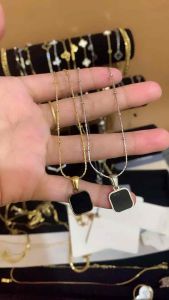 ( Bayar ditempat ) Kalung Titanium Wanita Biji Lada Liontin Persegi Hitam