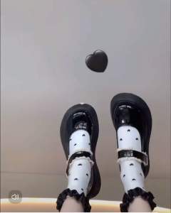 Vớ Thể Thao Cổ Vừa Màu Sắc Tương Phản Họa Tiết TRAI TIM Hợp Thời Trang Cho Nữ