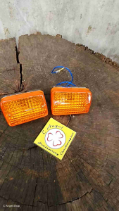 ไฟเลี้ยวหน้า ซุปไฟเหลี่ยม C70S C90S ( 2 ดวง )