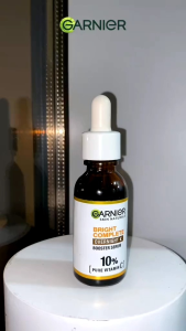 GARNIER 10℅VITAMIN C MENYAMARKAN BINTIK HITAM DI WAJAH TANDA PENUAAN DINI