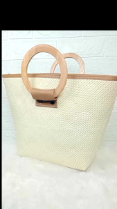 TAS ANYAMAN PANDAN HANDLE KAYU BULAT/TAS ESTETIK/TAS ETNIK