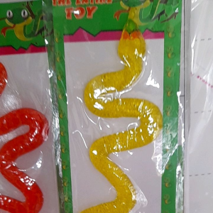 MAINAN ANAK ULAR ULARAN JELLY NEMPEL DI KACA ISI 12 PC