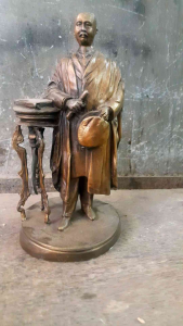 ✅️พิมพ์หายากครับ✅️ พระบรมรูปจำลององค์รัชกาลที่ 5 ทรงเสื้อครุย สูง 10 นิ้ว เนื้อทองเหลือง