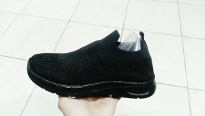 sepatu slip on hitam polos