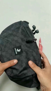 Tas Waist Bag Tebal: Tas Selempang Waistbag Pria yang Berkualitas Tinggi