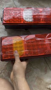 1 cái đèn hậu a7 led lắp xe ô tô howo a7 siêu led kích thước 13x47cm