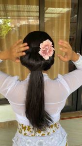 Sanggul Modern dengan Bunga & Desain Unik Bali