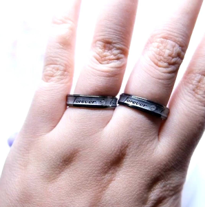 [GRATIS CETAK NAMA] Cincin Couple Titanium Anti Karat M91 | Cincin Pasangan | Cincin Hadiah | Cincin Lamaran | Cincin Tunangan | Aksesoris Pria Wanita
