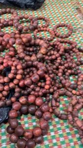 vòng hạt gỗ sưa đỏ hàng để mộc các loại