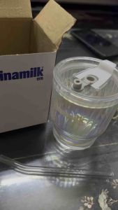 Cốc thuỷ tinh kèm ống hút