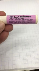 Cây sáp tẩy vết mực trên vải quần áo