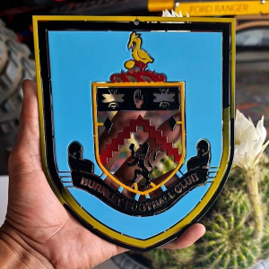 โลโก้ เบิร์นลีย์ burnley ขนาดสเกล 18 เซนติเมตร กว้าง 15.5 ซมเหล็กหนา 2 มม เหล็กตัดเลเซอร์แบบแขนทำสีเหมือนจริงใช้สีพ่นรถยนต์ภายนอกแข็งแรงคงทนไม่ลอกไม่ร่อนไม่เป็นสนิมติดตั้งได้ทั้งภายนอกภายในอาคารทนแดดทนฝนทนทุกสภาวะอากาศ