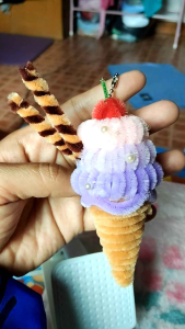 พวงกุญแจไอศกรีม ทำจากลวดกำหยี่