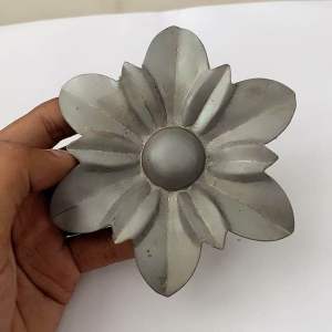 Motif bunga teratai berbahan plat 08mm untuk mempercantik pintu pagar rumah anda