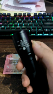 SENTER 2 LED PUTIH DAN UV (ULTRA VIOLET) 2 IN 1 - BISA DI CAS - BISA DI ZOOM