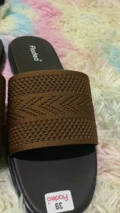 Sandal Slip On Wanita: Fashion & Kenyamanan