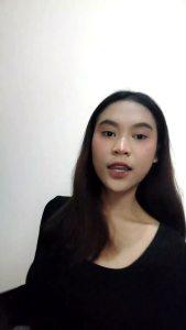 Mahkota Bulu Berwarna: Dekorasi Pernikahan yang Elegan