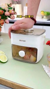 按压制冰盒 Pressed Ice Box#按压式冰块模具，双层冰格，带盖保鲜😍。制冰储存二合一♥.带夹子双层的一次能冻48块冰 按压丝滑不费力. #带储冰盒夹子取冰方便又卫生 .有了这款制冰神器.夏季的快乐就很简单🌈