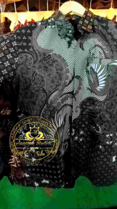 Kemeja Batik Pria Modern SATRIO: Kain Katun Halus & Lembut Berlapis Furing Warna Hitam