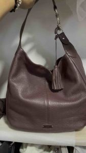 Preloved authentic Avery Pebbled large Leather magnetic closure shoulder bag