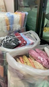 เสื้อลูกไม้คอ กลมระบายปลายแขนชายย้วยๆ