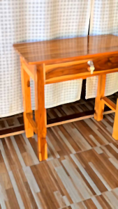 โต๊ะทำงานไม้สัก พร้อมกุญแจล๊อค ลิ้นชัก งานไม้สักแท้ทุกชิ้น