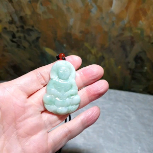 Natural untreated Burma Jade (Type A Jadeite) pea green Guan Yin pendant (with certificate) [Natural Crystal] 翡翠豆绿观音吊坠(带证书)