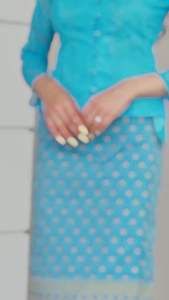 ชุดลูกไม้คอจีนอัดผ้ากาว แต่งกลีบด้านข้าง (ชุด 5 สี)