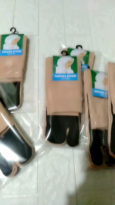 KAOS KAKI JEMPOL WARNA CREAM TELAPAK HITAM/ KAOS KAKI MUSLIMAH PANJANG
