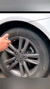 สเปรย์โฟมคลือบยางรถยนต์ สเปรย์เคลือบเงายางดำ ขนาด650ml.