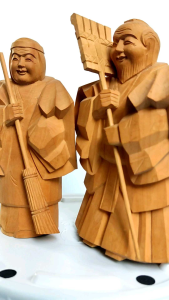 ไม้แกะสลัก คู่รักสูงวัย สัญญลักษณ์ แห่ง รักนิรันดร์ ของลุงJo และป้าUba เหมาะกับการตั้งบูชา ให้เป็นของขวัญ ที่เป็นสิริมงคลแก่ผู้รับ