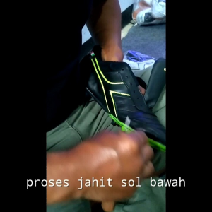 Sepatu Bola Full Kulit Termurah