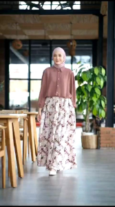 Setelan Blouse Rok Motif Crinkle by Ghaffa | Outfit Kampus Korean Style