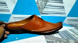 Termurah Sandal Sendal Sepatu Tutong Bustong Slop Slipon Slip On Selop Pria Cowok Kulit Sapi Terbaru COD Bisa Bayar Ditempat Hitam Putih Cokelat Coklat Tan