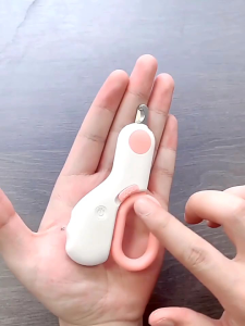 [QPet]🚀 Dogil Scissors Fingernail Clipper Scissors Nail Clippers S Medium-Sized Dogs LED Light Cat Nail Piercing Device