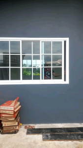 (Early Bird) หน้าต่างกระจกบานเลื่อนแบ่ง 3 ลายตาราง 6 ช่อง(งานตัดประกอบ) อลูมิเนียมสีขาว กระจกสีเขียวใส ขนาดสูง 110 ซม. × กว้าง 180 ซม.