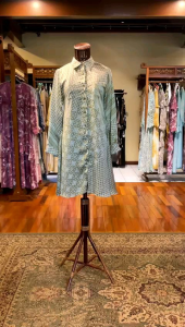 Windy Tunik by Dian Pelangi LIMITED EDITION Blouse Baju Atasan Kemeja Blus Outfit OOTD Busui Casual Formal Kerja Kantor Pesta Pernikahan Kondangan Wanita Muslim Hijaber Cantik Anggun Modis Modern Elegan Mewah Model Korea Terbaru Motif Batik Kekinian