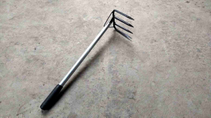 CANGKUL PACUL MINI/GARUK TANAH SAMPAH MINI CANGKUL PRAKTIS SERBAGUNA/ CANGKUL TAMAN/GARUK SAMPAH TAMAN