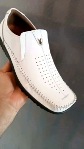 Sepatu Pria Putih Kasual Sepatu Kulit Pria trendi Sepatu mokasin putih