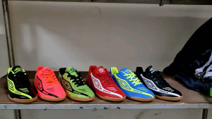 เสริมสร้างความสวยงาม รองเท้าฟุตซอลรองเท้าฟุตบอล บริการของผู้ชาย ราคา 349 ฿ สินค้าพร้อมส่งผ่านล้างการซื้อขายออนไลน์