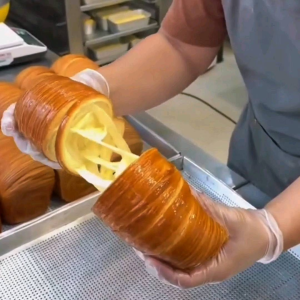Bánh Cuộn Len Ngàn Lớp 🥖Brioche Siêu Ngon - Thơm Bơ Pháp [ Chỉ Giao Miền Nam ] Xem Kỹ Mô tả trước khi mua OMNI BAKERY