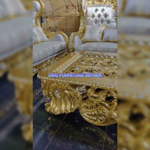 Kursi Sultan Ruang Tamu Model Klasik Terbaru 2024\\n\\n Apa Itu Kursi Sultan?\\n\\nKursi Sultan adalah kursi mewah dan elegan yang biasanya ditemukan di ruang tamu, terutama di rumah-rumah mewah dan istana. Terbuat dari kayu jati berkualitas tinggi dan dihiasi dengan ukiran tradisional Jepara, kursi Sultan memberikan kesan klasik dan mewah. Selain itu, kursi ini juga sering disebut sebagai kursi raja karena kemegahannya.\\n\\n Karakteristik Kursi Sultan\\n\\nKursi Sultan memiliki beberapa karakteristik yang membuatnya berbeda dari kursi lainnya. Beberapa karakteristik tersebut antara lain:\\n\\n- Terbuat dari kayu jati berkualitas tinggi yang tahan lama dan kuat.\\n- Dihiasi dengan ukiran tradisional Jepara yang indah dan detail.\\n- Desain yang elegan dan klasik, cocok untuk ruang tamu mewah.\\n- Dilengkapi dengan sandaran tangan yang empuk dan nyaman.\\n\\n Sejarah Kursi Sultan\\n\\nKursi Sultan memiliki sejarah panjang yang kaya akan budaya dan seni. Asal-usul kursi ini berasal dari zaman kerajaan di Indonesia, dimana kursi ini digunakan oleh para raja dan bangsawan. Kursi Sultan pertama kali ditemukan di Jepara, sebuah kota di Jawa Tengah yang terkenal dengan ukiran kayu tradisionalnya. Sejak itu, kursi Sultan terus berkembang dan menjadi salah satu furnitur mewah yang populer di Indonesia.\\n\\n Mengapa Memilih Kursi Sultan Untuk Ruang Tamu Anda?\\n\\nAda beberapa alasan mengapa Anda harus memilih kursi Sultan untuk ruang tamu Anda:\\n\\n Keindahan dan Elegansi\\n\\nKursi Sultan memberikan kesan keindahan dan elegansi yang tidak bisa ditandingi oleh kursi lainnya. Dengan desain yang klasik dan detail ukiran yang indah, kursi ini akan menambah nilai estetika pada ruang tamu Anda.\\n\\n Kualitas Material\\n\\nKursi Sultan terbuat dari kayu jati berkualitas tinggi yang tahan lama dan kuat. Kayu jati juga memiliki daya tahan yang baik terhadap serangan hama dan cuaca ekstrem. Selain itu, kursi ini juga dilengkapi dengan busa empuk yang akan membuat Anda merasa nyaman saat duduk.\\n\\n Kursi Sultan Dalam Desain Interior Modern\\n\\nMeskipun kursi Sultan memiliki desain klasik, kursi ini tetap bisa menjadi bagian dari desain interior modern. Berikut adalah beberapa tips untuk menggabungkan kursi Sultan dengan desain interior modern:\\n\\n Kombinasi Antara Tradisional & Modern\\n\\nAnda bisa menggabungkan kursi Sultan dengan furnitur modern lainnya, seperti sofa minimalis atau meja tamu sederhana. Hal ini akan memberikan kesan kontras yang menarik dan unik.\\n\\n Tips Memilih Kursi Sultan yang Tepat\\n\\nJika Anda ingin membeli kursi Sultan untuk ruang tamu Anda, ada beberapa hal yang perlu Anda pertimbangkan:\\n\\n- Pilih kursi Sultan yang terbuat dari kayu jati berkualitas tinggi.\\n- Perhatikan detail ukiran yang ada pada kursi Sultan.\\n- Sesuaikan warna kursi Sultan dengan desain interior ruang tamu Anda.\\n\\n Perawatan dan Pemeliharaan Kursi Sultan\\n\\nAgar kursi Sultan Anda tetap awet dan tahan lama, ada beberapa hal yang perlu Anda lakukan:\\n\\n Cara Membersihkan Kursi Sultan\\n\\nUntuk membersihkan kursi Sultan, Anda bisa menggunakan lap kering atau lap basah yang lembut. Jangan gunakan bahan pembersih yang keras karena bisa merusak permukaan kayu.\\n\\n Cara Menjaga Kondisi Kursi Sultan\\n\\nAgar kursi Sultan tetap awet dan tahan lama, Anda perlu menjaganya dengan baik. Beberapa cara yang bisa Anda lakukan antara lain:\\n\\n- Hindari menempatkan kursi Sultan di tempat yang terkena sinar matahari langsung.\\n- Jangan meletakkan barang-barang berat di atas kursi Sultan.\\n- Gunakan cover saat kursi Sultan tidak digunakan.\\n\\nDengan mengikuti tips di atas, kursi Sultan Anda akan tetap awet dan tahan lama. Selamat mencoba!\"