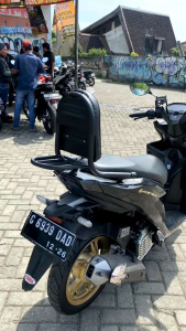 SENDERAN SANDARAN JOK BELAKANG MOTOR VARIO 150/125 2013 sampai 2023 OLD NEW ESP FI LED