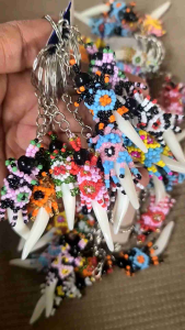 Gantungan kunci taji manik harga grosir  sauvenier kas kalimantan